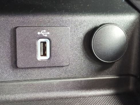 Used 2018 Ford Fusion Titanium image 34