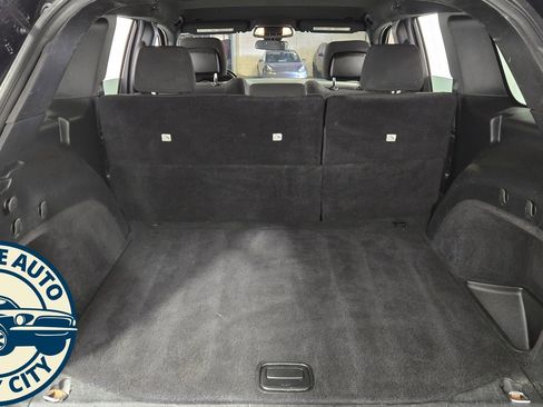 Used 2020 Jeep Grand Cherokee Laredo image 32