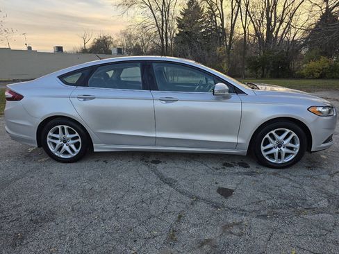 Used 2014 Ford Fusion SE FWD image 4