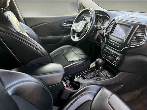 Used 2019 Jeep Cherokee Latitude Plus w/ Cold Weather Group image 40