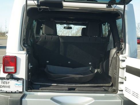 Used 2015 Jeep Wrangler Unlimited Sahara w/ Dual Top Group image 17