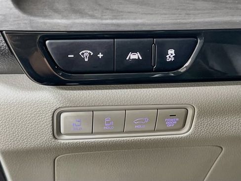 Certified 2023 Kia Carnival EX FWD image 10