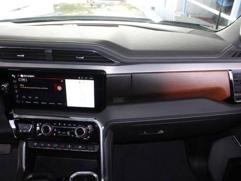 Used 2025 GMC Sierra 3500 Denali w/ Denali Reserve Package image 29