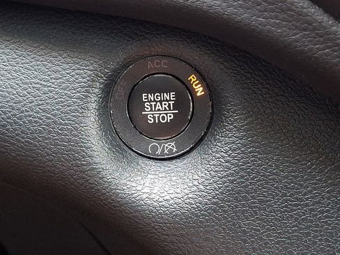 Used 2020 Jeep Cherokee Latitude Plus AWD/4WD image 23
