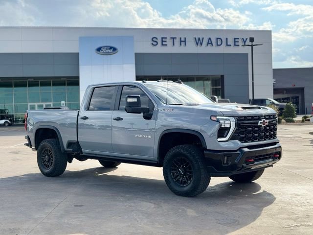 Used 2025 Chevrolet Silverado 2500 ZR2 w/ Technology Package AWD/4WD image 1