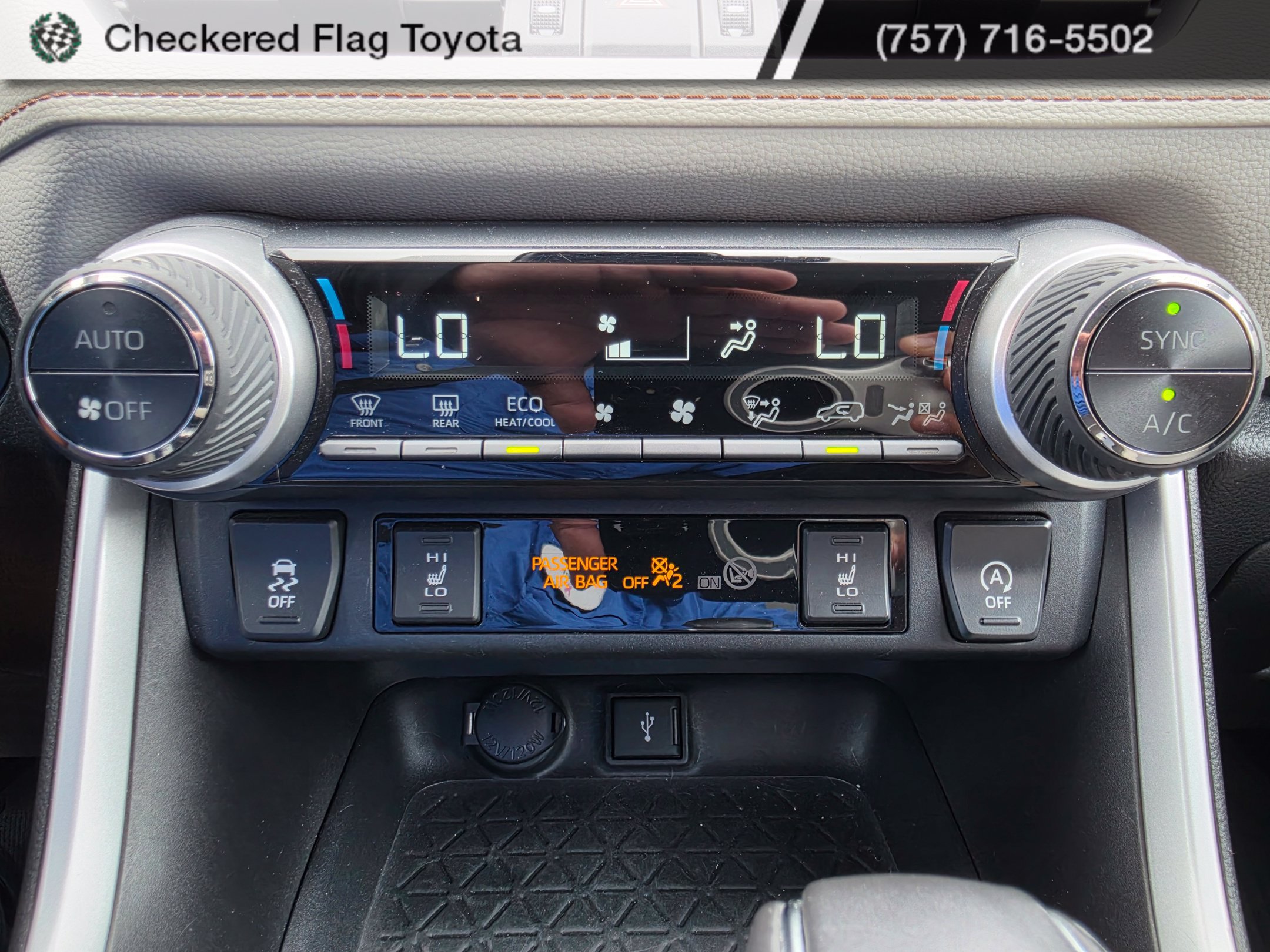Used 2020 Toyota RAV4 XLE Premium AWD/4WD image 17