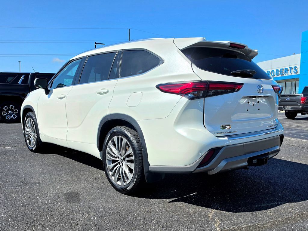 Used 2021 Toyota Highlander Platinum AWD/4WD image 4