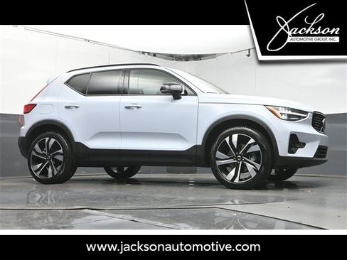 Used 2025 Volvo XC40 B5 Plus w/ Protection Package Premier image 33