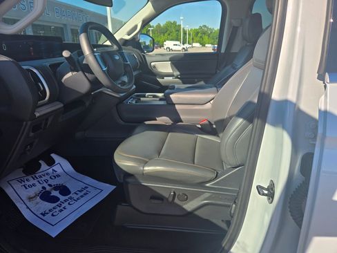 Used 2025 Ford Expedition Max Active RWD image 7