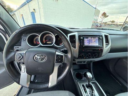 Used 2015 Toyota Tacoma PreRunner image 25