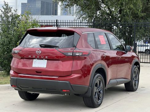 Used 2026 Nissan Rogue SV FWD image 4
