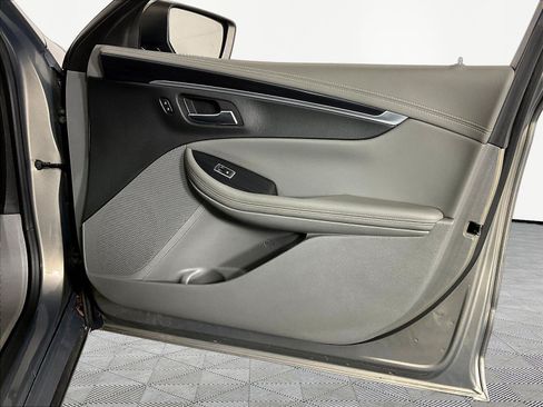 Used 2019 Chevrolet Impala LT FWD image 27