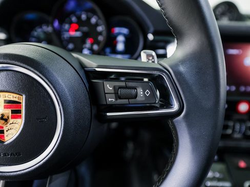 Certified 2025 Porsche Macan AWD/4WD image 16