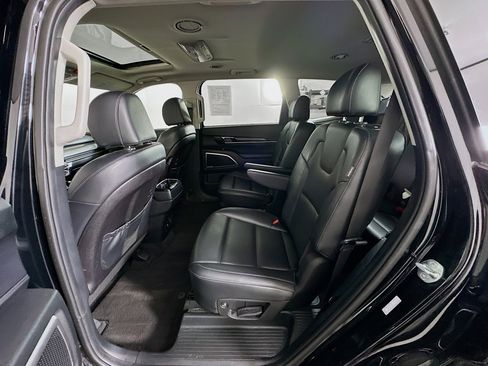 Used 2025 Kia Telluride S FWD image 29