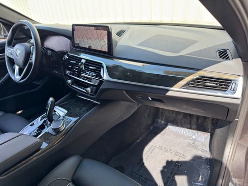Used 2022 BMW 530e w/ Premium Package RWD image 15