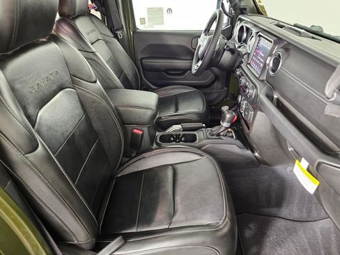 Used 2022 Jeep Wrangler Unlimited Sahara image 40