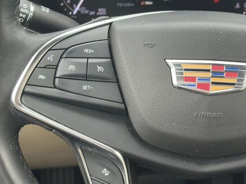 Used 2018 Cadillac XT5 Luxury w/ Driver Awareness Package image 18