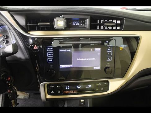 Used 2018 Toyota Corolla LE w/ Carpet Mat Package (TMS) FWD image 23