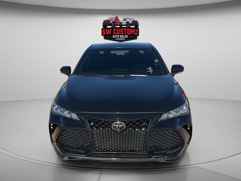 Used 2021 Toyota Avalon XLE FWD image 2