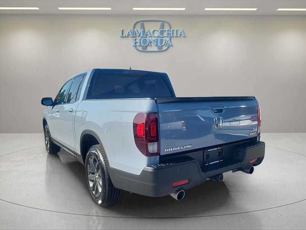 Used 2023 Honda Ridgeline Sport image 3