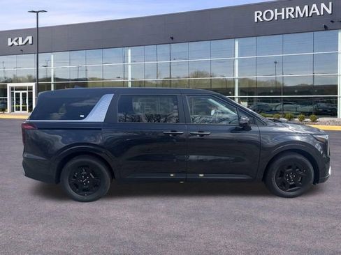 New 2026 Kia Carnival FWD image 35
