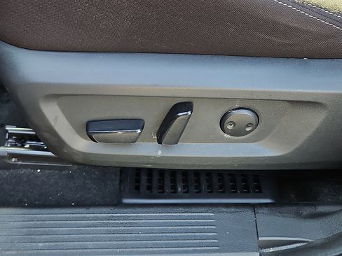 Certified 2023 Nissan Rogue SV image 25