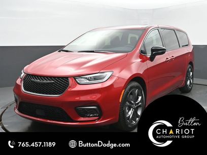 New 2026 Chrysler Pacifica Select