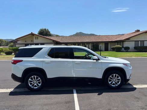 Used 2018 Chevrolet Traverse LT FWD image 3