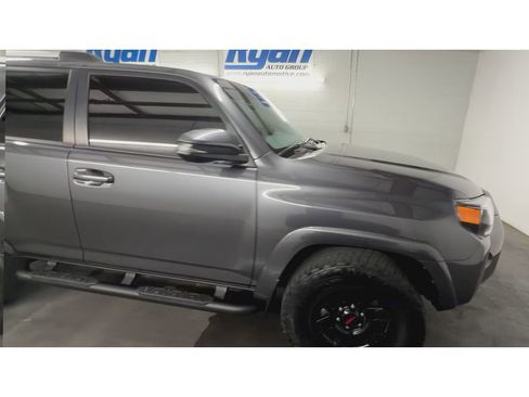 Used 2022 Toyota 4Runner SR5 Premium w/ Moonroof Package AWD/4WD image 2