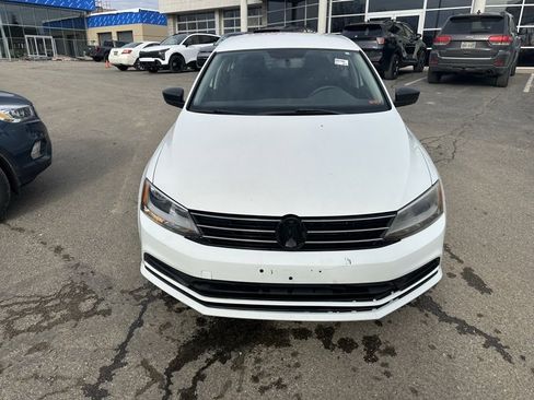 Used 2016 Volkswagen Jetta SE image 2