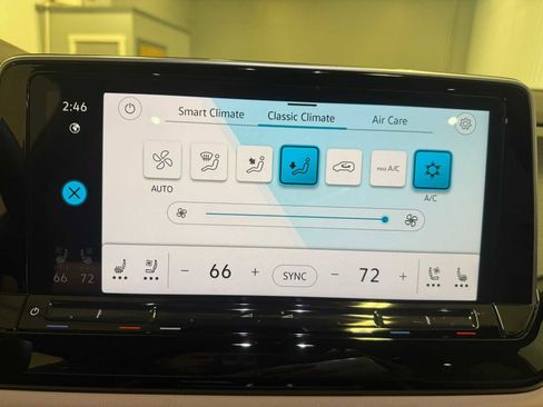 Used 2024 Volkswagen Atlas Cross Sport SE image 34