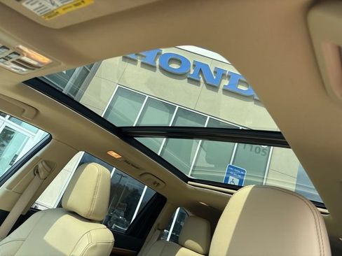 Used 2018 Toyota Highlander Limited Platinum FWD image 11