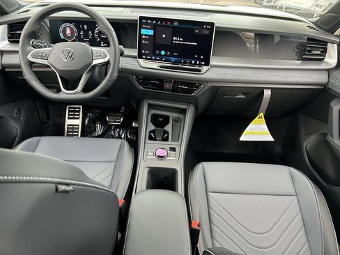New 2026 Volkswagen Tiguan SE R-Line FWD image 11