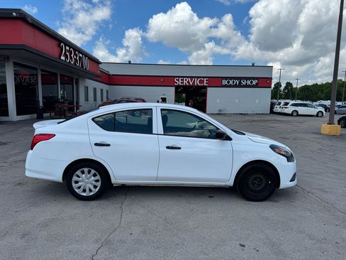 Used 2015 Nissan Versa S Plus FWD image 2