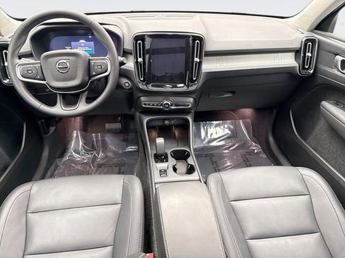 Used 2025 Volvo XC40 B5 Core image 14