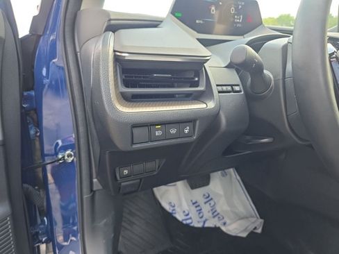 Used 2025 Toyota Prius XLE AWD/4WD image 17