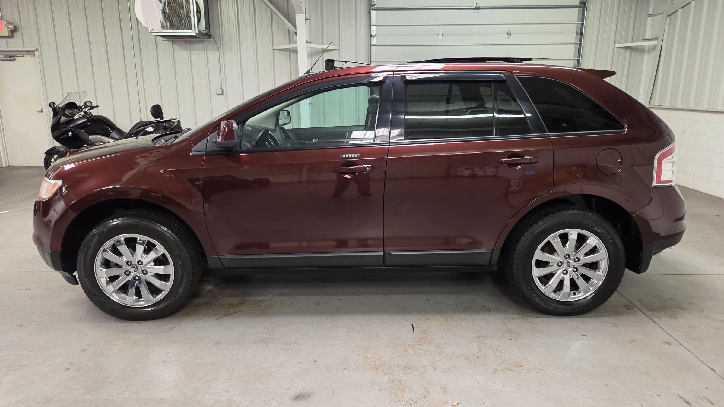 Used 2010 Ford Edge SEL FWD image 3