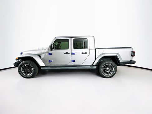 Used 2020 Jeep Gladiator Overland AWD/4WD image 4