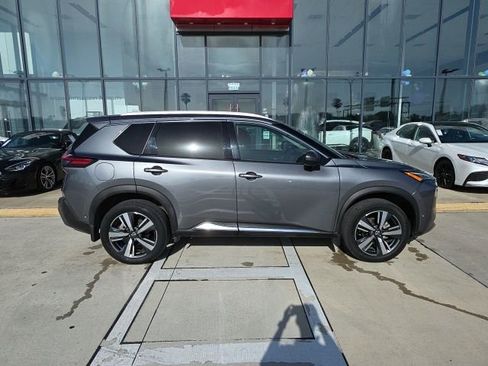 Used 2022 Nissan Rogue SL w/ SL Premium Package image 3