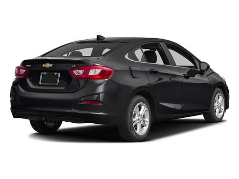 Used 2017 Chevrolet Cruze LT FWD image 2