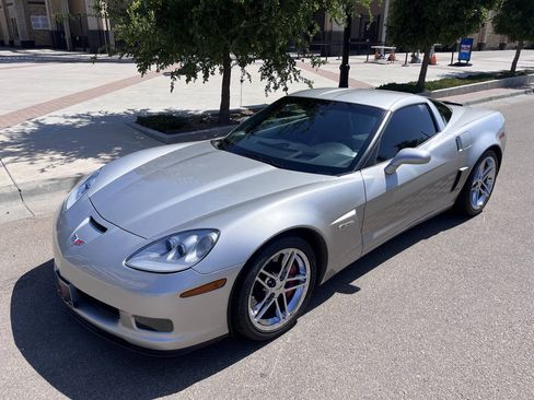 Used 2006 Chevrolet Corvette Z06 w/ Preferred Equipment Group RWD image 3