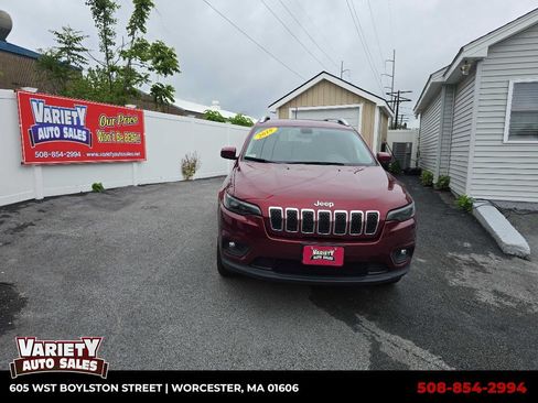 Used 2019 Jeep Cherokee Latitude Plus w/ Cold Weather Group AWD/4WD image 1