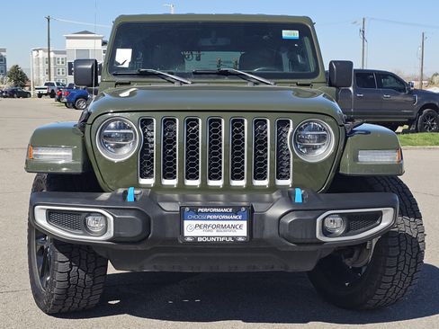 Used 2022 Jeep Wrangler Unlimited Sahara w/ Cold Weather Group AWD/4WD image 3