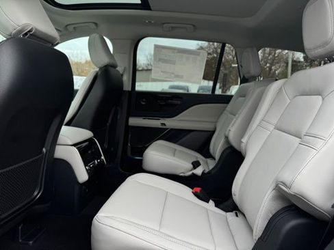 New 2026 Lincoln Aviator Reserve image 18