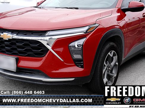 Used 2026 Chevrolet Trax LT FWD image 5