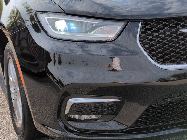 Certified 2025 Chrysler Pacifica Select FWD image 9