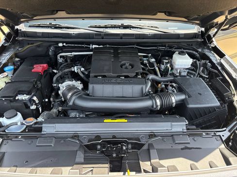Used 2025 Nissan Frontier SV RWD image 23