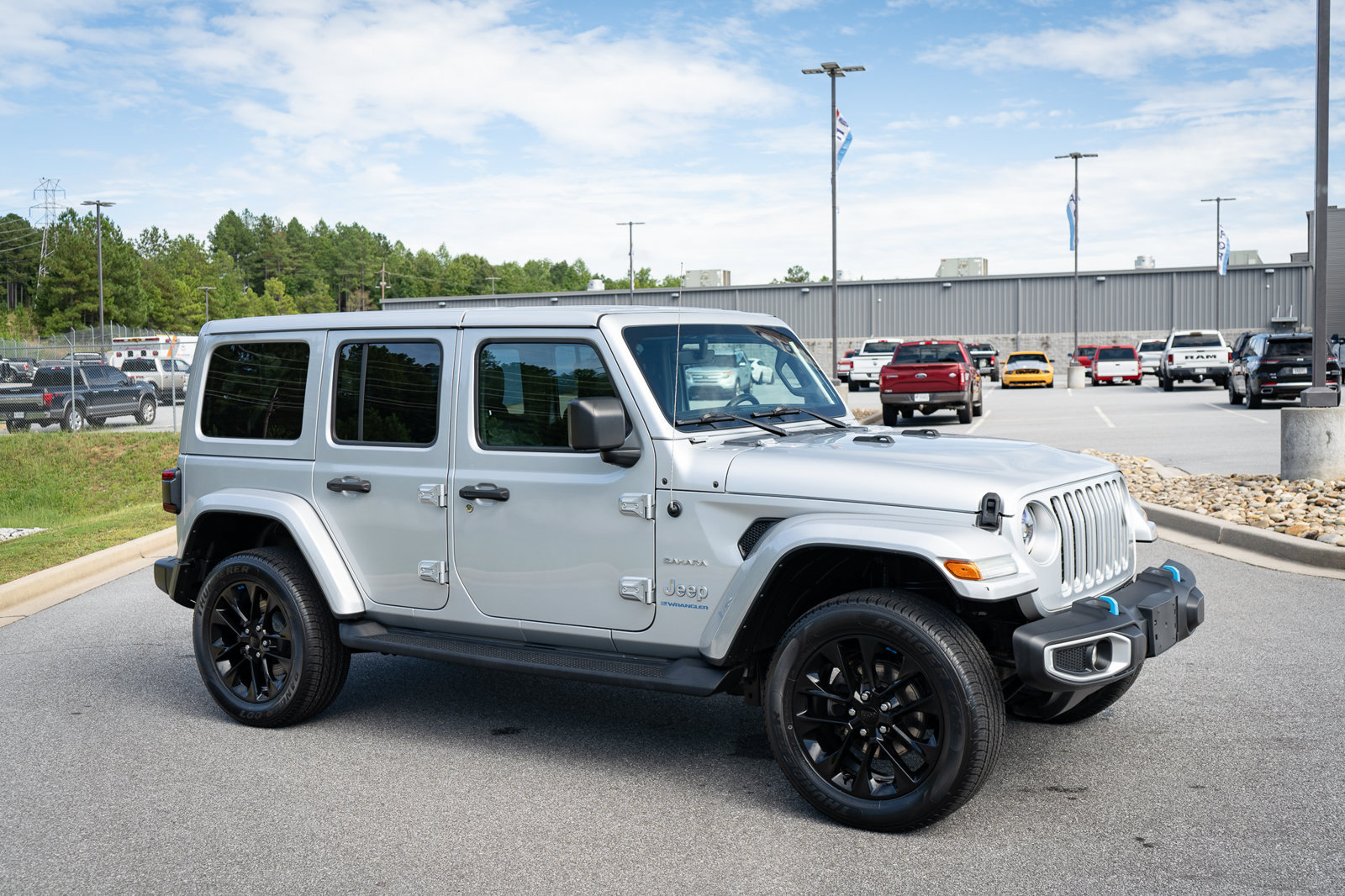 Used 2023 Jeep Wrangler Unlimited Sahara w/ Cold Weather Group AWD/4WD image 12