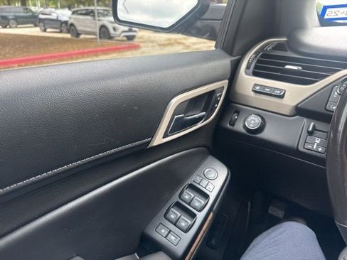 Used 2018 GMC Yukon XL Denali image 41
