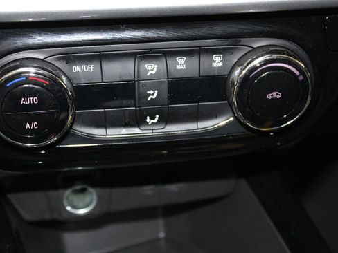 Used 2025 Chevrolet Trax LT image 24